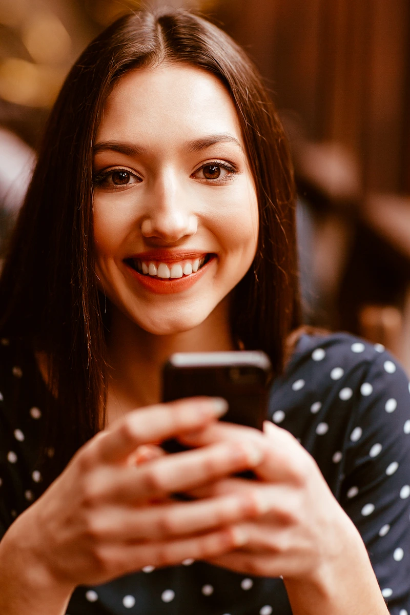 Customer using a WebsDocs-enabled business experience